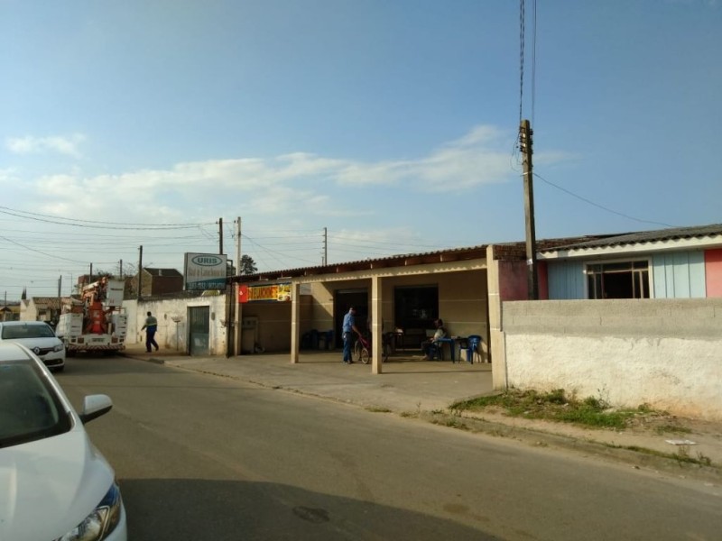 Terreno de 442m2 com 3 Casas e Ponto Comercial no Guaraituba